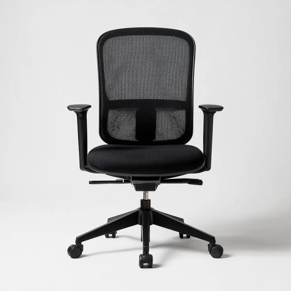 Chaise de bureau ergonomique noire en maille polyester avec accoudoirs 64 x 64 x 100-110 cm